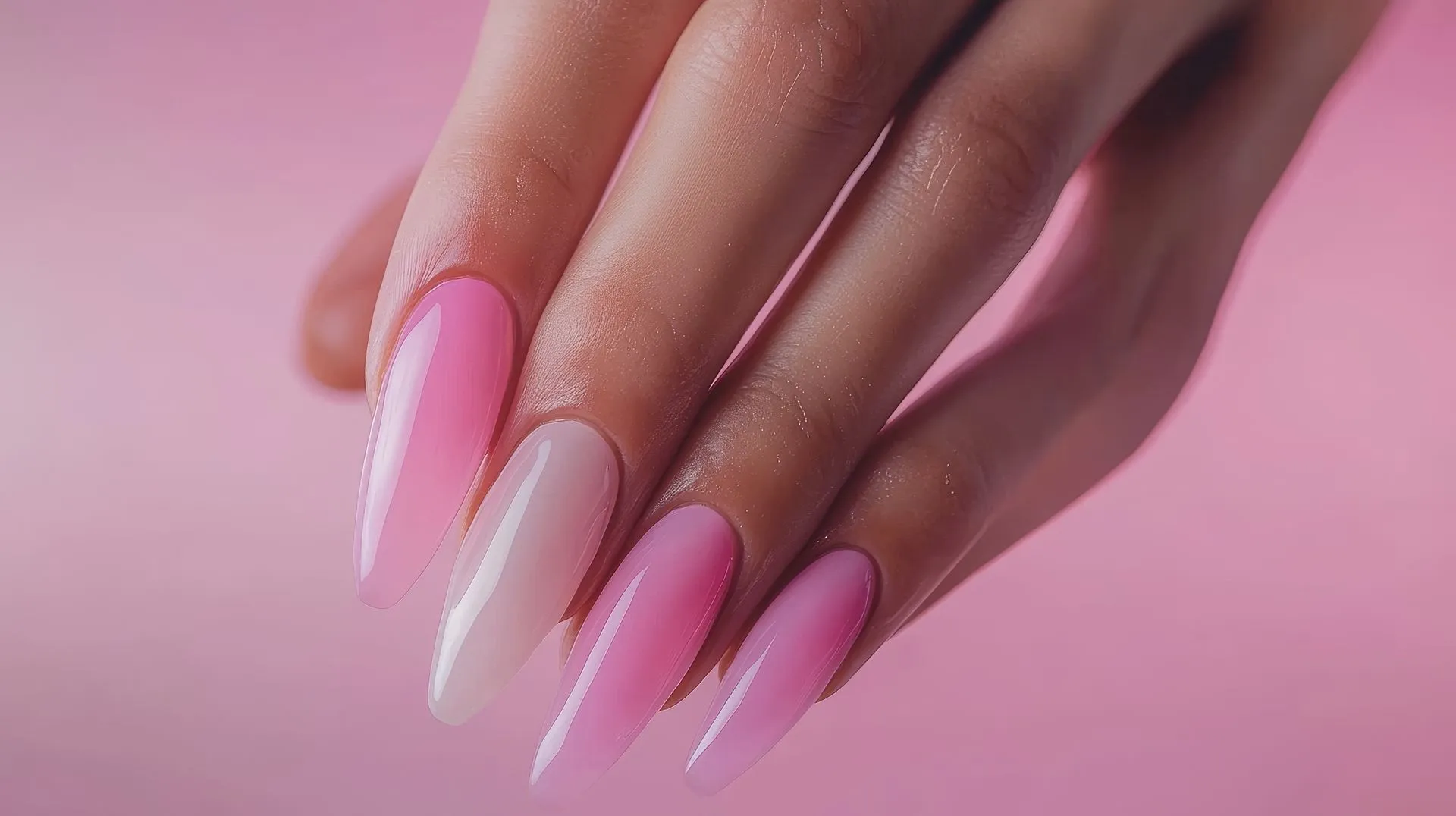 Acrylnägel-Modellage mit Pinsel und Pulver